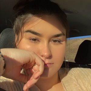 Meet your Posher, Alecia